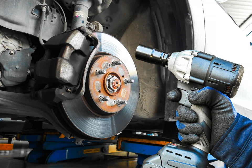 Výmena doštičiek bŕzd - Rýchloservis Chmela - Bratislava, Malacky, Gänserndorf